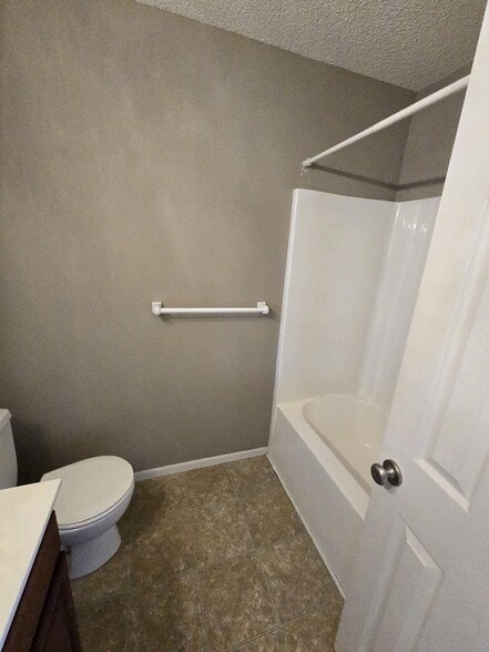 Building Photo - 2012 Hickoryleaf Ln