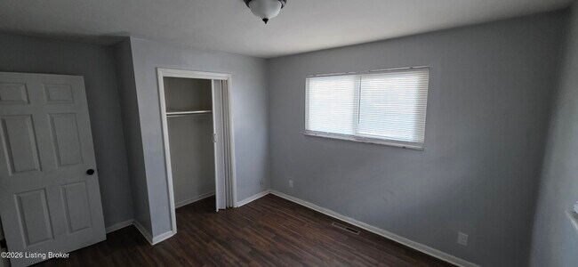 Building Photo - 2420 Farnsley Rd