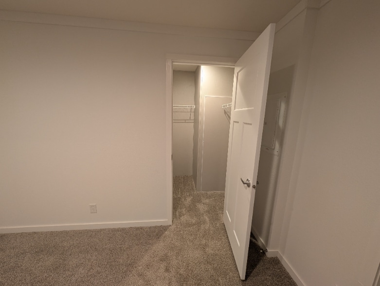 Building Photo - 39021 Holly Ln