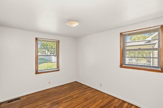 Building Photo - 2510 9th Ave S