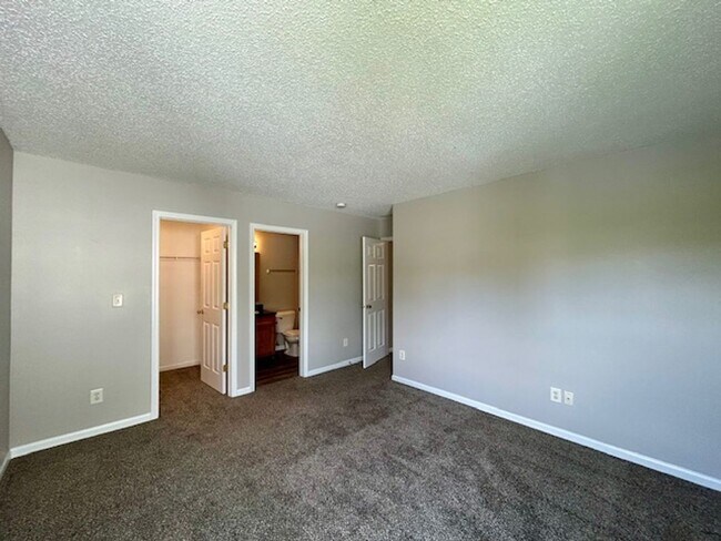 Building Photo - Beautiful 3 Bedroom 2 Bath Ranch On A Pond...