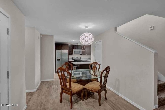 Building Photo - 4016 Camelot Heights Dr