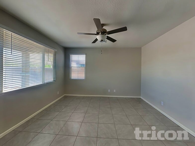 Building Photo - 8628 E Posada Ave