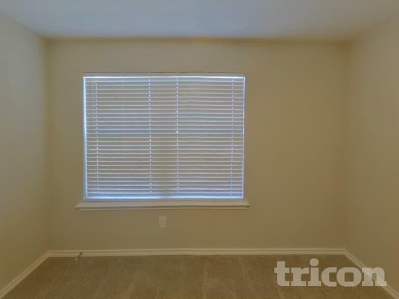 Building Photo - 2565 Hadley St