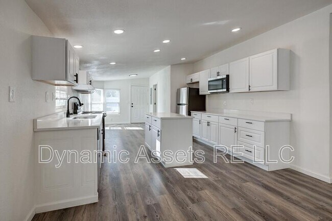 Building Photo - 705 N Cayuga St