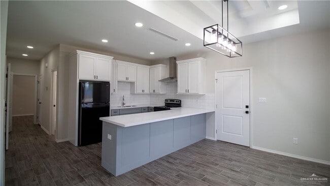 Building Photo - 25 E Jessamine Ave