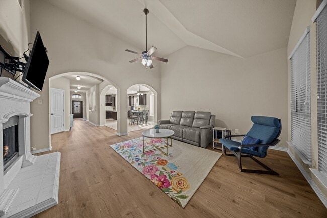 Building Photo - 115 Parkwood Dr