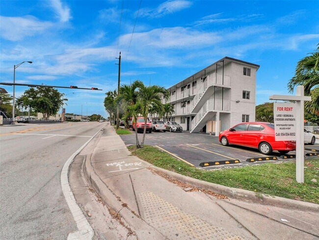 Primary Photo - 14190 W Dixie Hwy