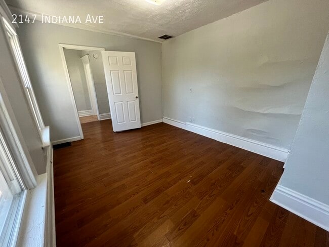 Building Photo - Huge 7 Bedroom 4 Bath Home Close To OSU Av...