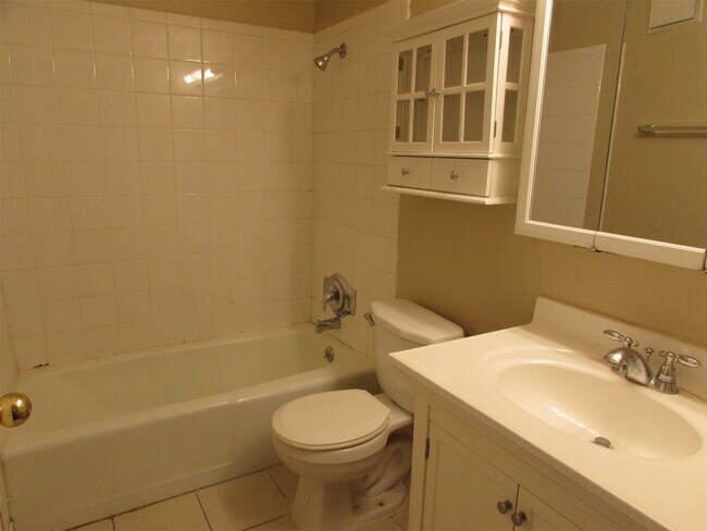 Building Photo - 465 Pamela Way