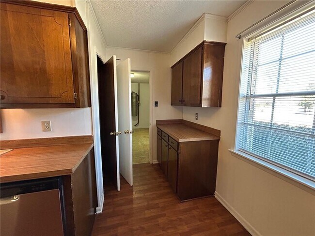 Building Photo - 5359 Emmett Dr