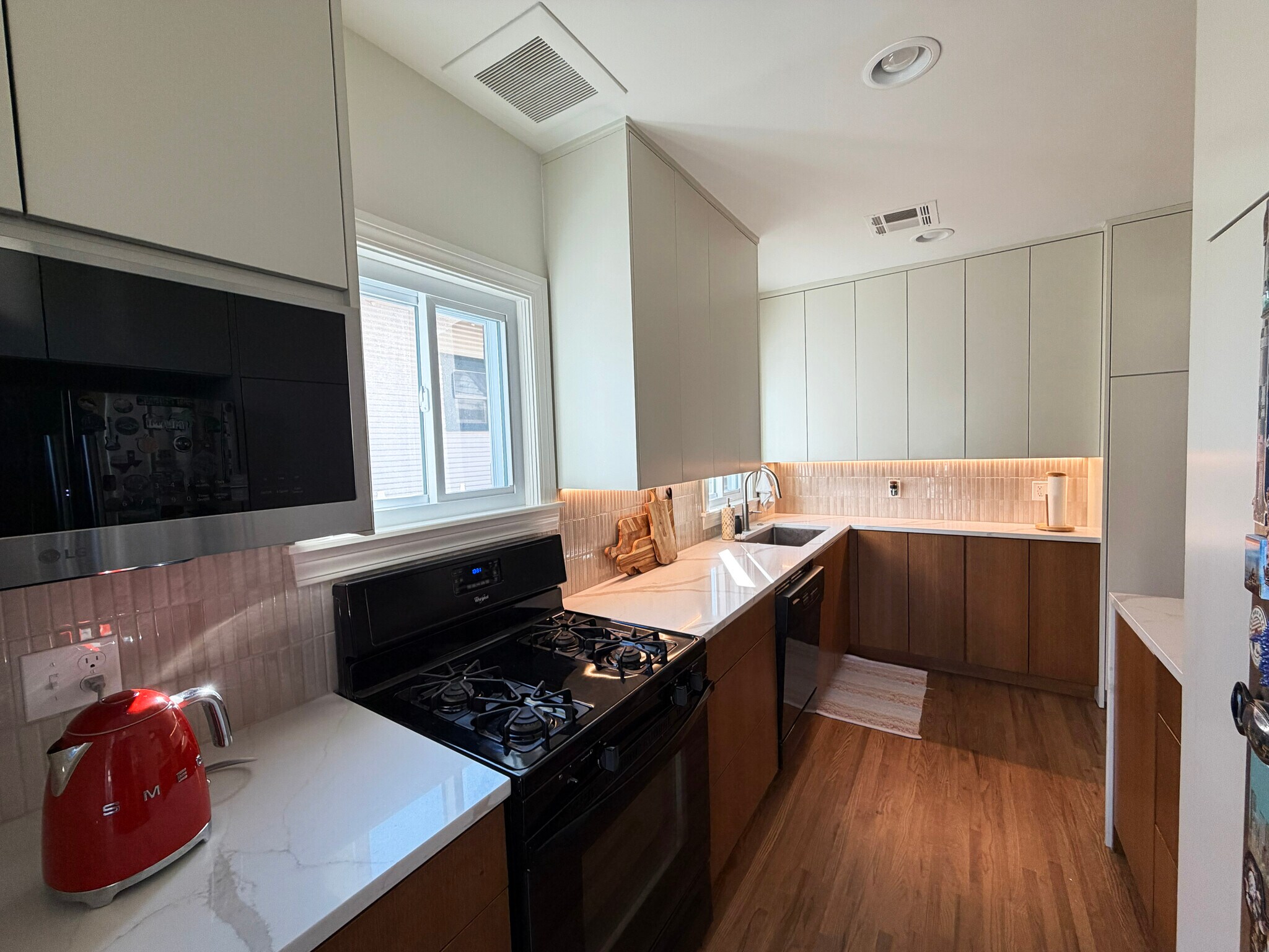 Building Photo - 2023 E 14th Pl