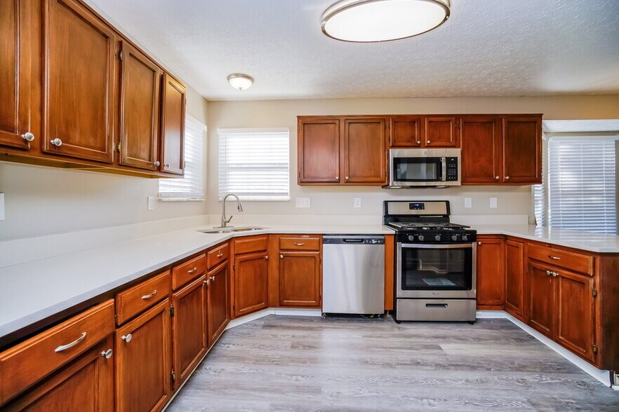 Building Photo - 6134 Northcliff Blvd