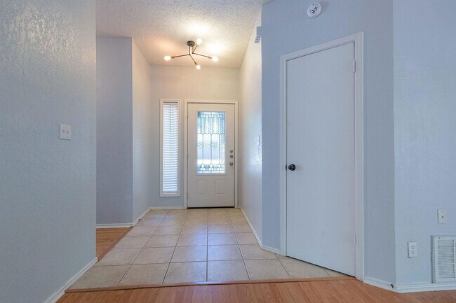 Building Photo - 504 Purple Sage Dr