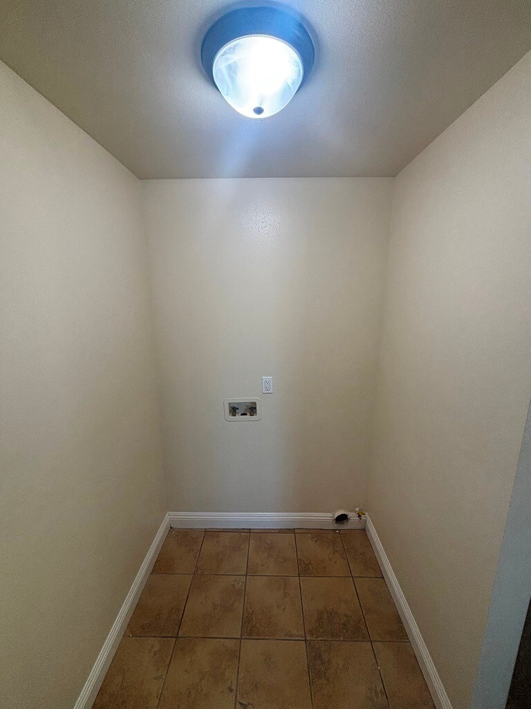 Building Photo - 156 W 71st St