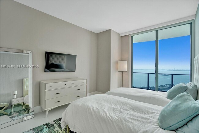 Building Photo - 501 NE 31st St