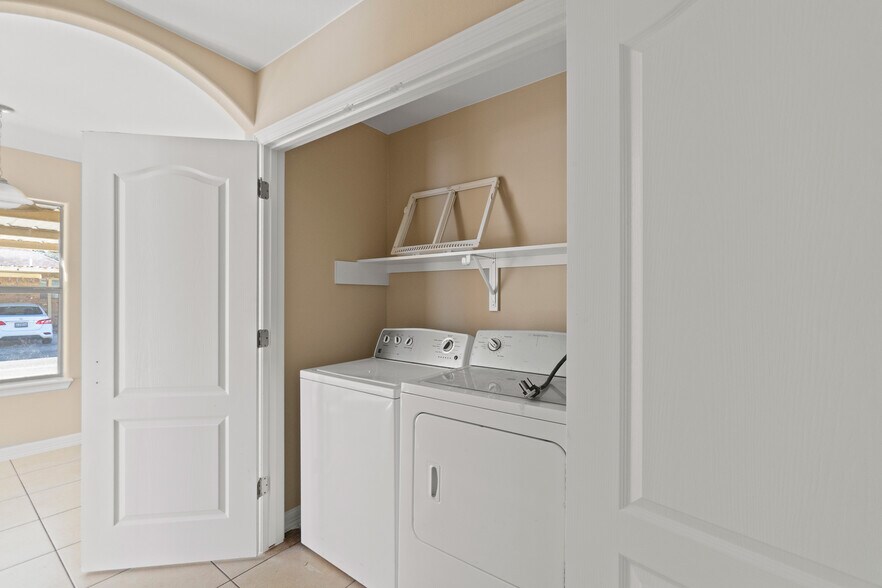 Building Photo - 418 Lotto Ln