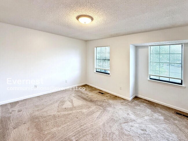 Building Photo - 2163 Cheshire Dr
