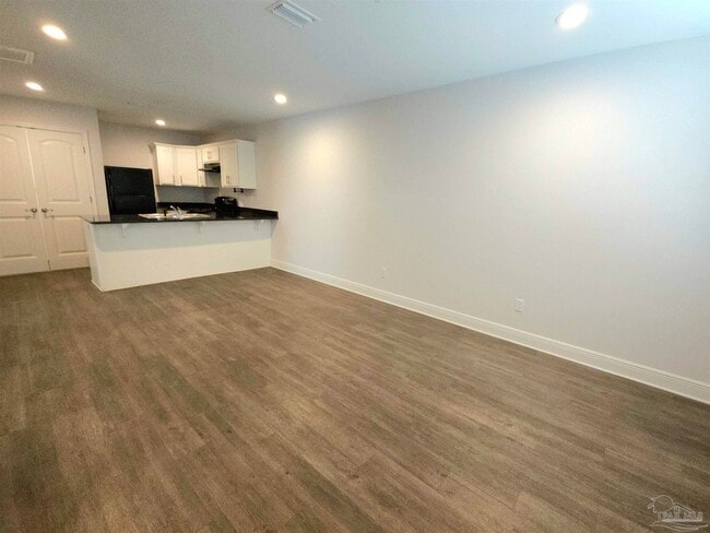 Building Photo - 313 N Navy Blvd