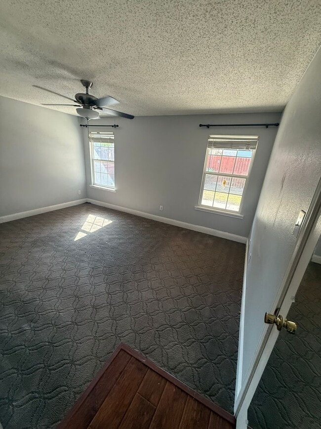 Building Photo - MOVE IN SPECIAL $500.00 OFF FIRST FULL RENT! 4 bedroom nestled in a sought after neighborhood nea...