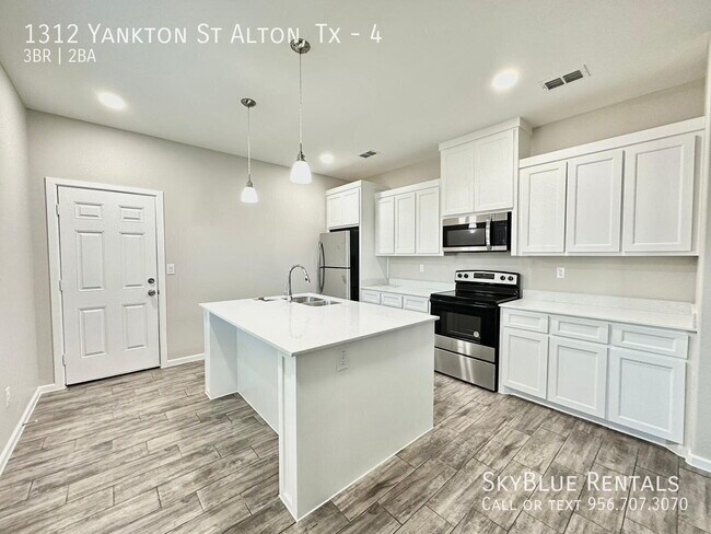 Building Photo - 1312 S Yankton St