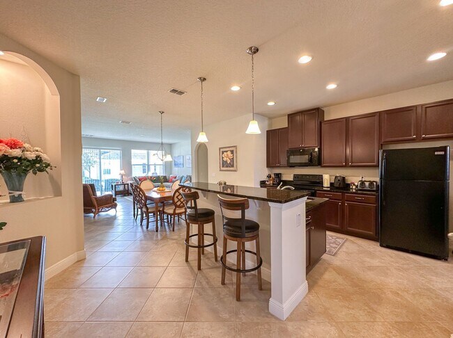 Building Photo - Furnished Rental in Golf Cart District!