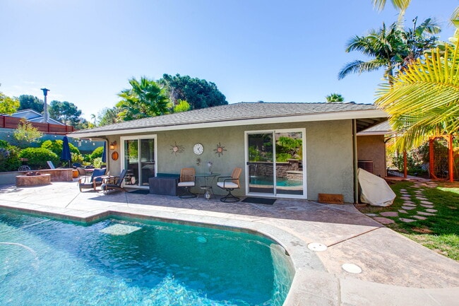 Building Photo - 3000 Azahar St