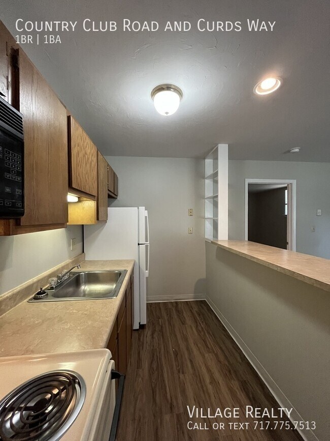 Building Photo - 631 Country Club Rd