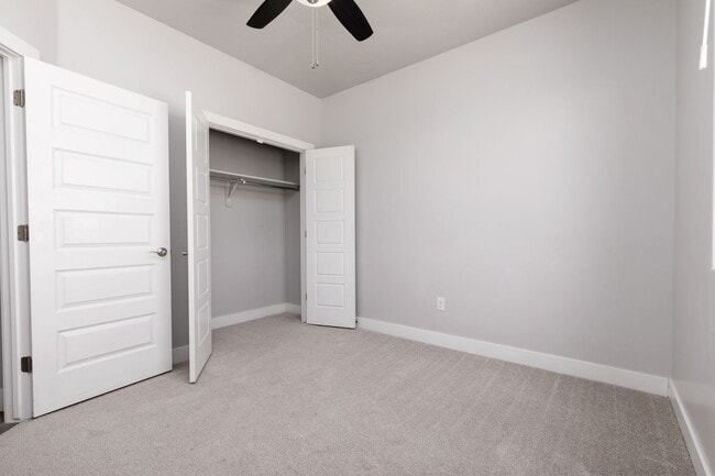 Building Photo - 6118 S Salix Wy