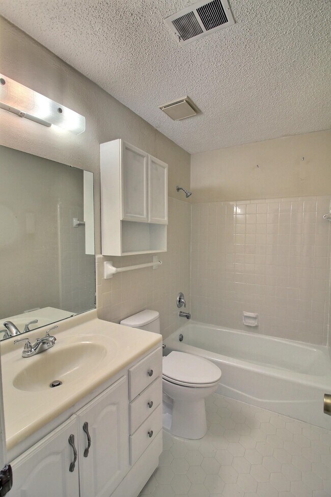 Building Photo - 1153 Verlington Dr