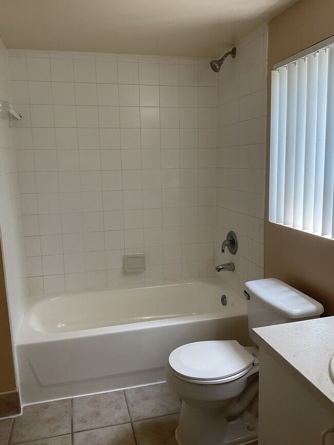 Building Photo - The Grand Isles - Key Lago