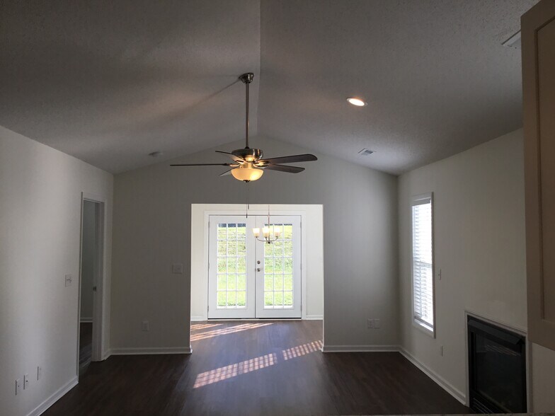 Building Photo - 133 Cameron Way Cir