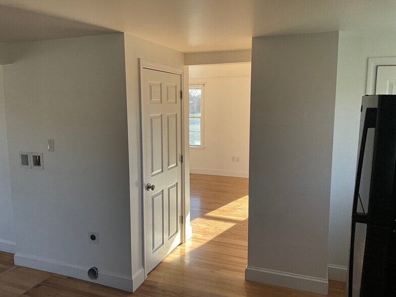 Building Photo - 450 Riverside Dr