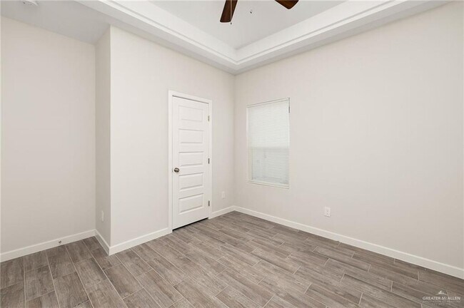 Building Photo - 15 Selena St