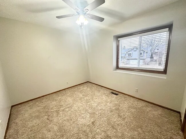 Building Photo - 1317 N 159th St