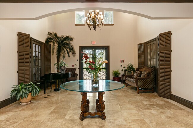 Building Photo - 505 Villa Cir