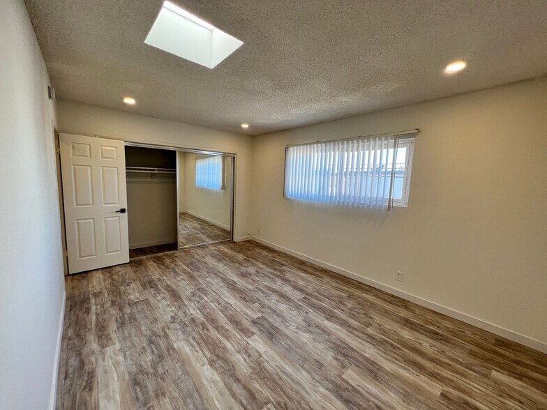 Building Photo - 12727 Matteson Ave