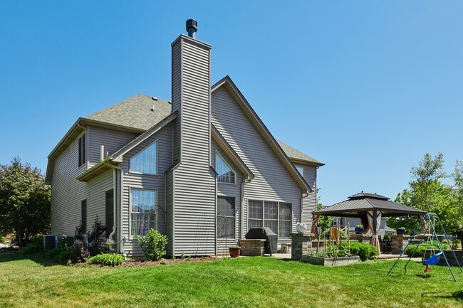Building Photo - 26300 W Chatham Dr
