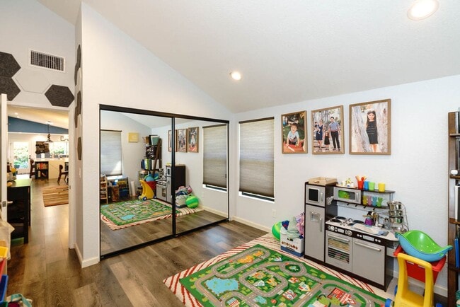 Building Photo - 4 Bedroom Home with Attached ADU in Scripps Ranch