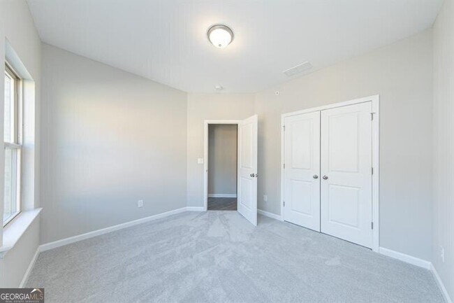 Building Photo - 272 Commons Ave