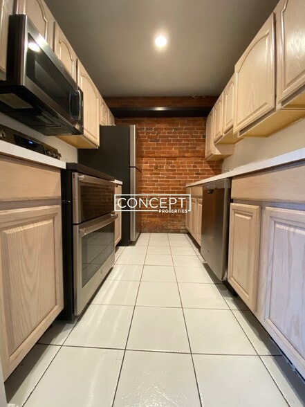 Building Photo - 1750 Washington St