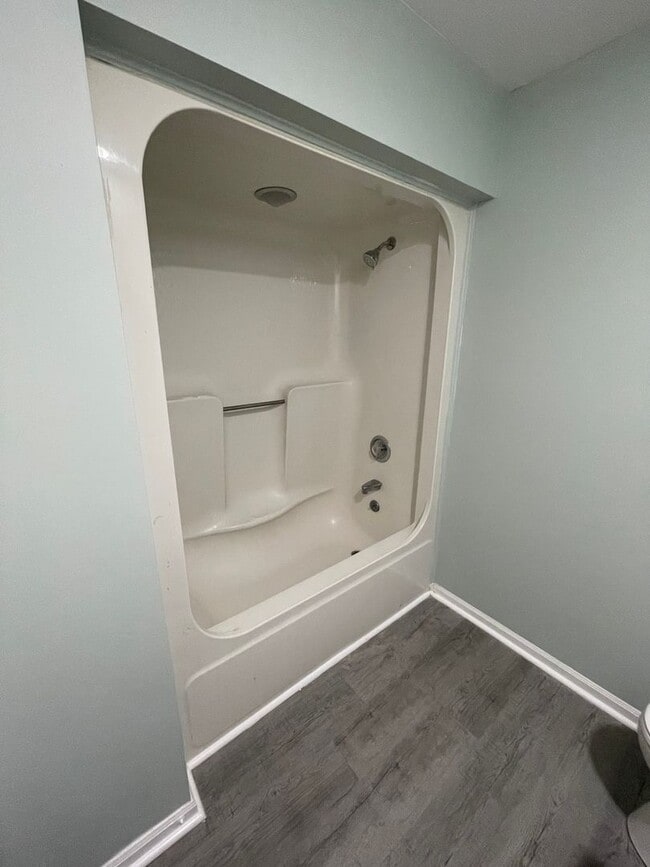 Building Photo - Updated 2BR/2BA Duplex in Downtown Springfield – Modern Finishes & Spacious Layout