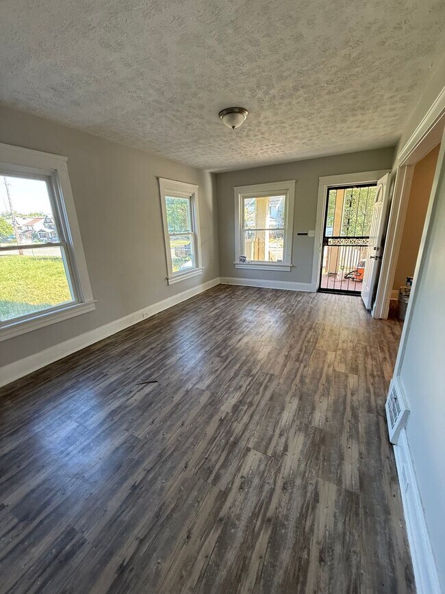 Building Photo - SECTION 8 & EDEN Accepted! - Fully Renovated 3-Bedroom Apartment