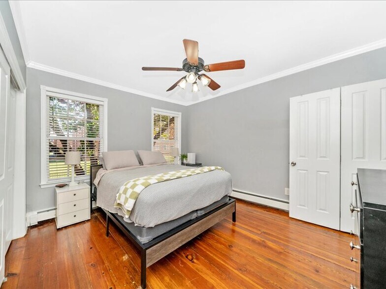 Building Photo - 313 S Market St