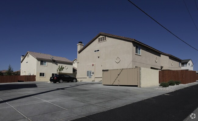 Building Photo - Rocky View Town Homes