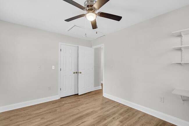 Building Photo - Beautiful 3/2 located in Central Mount Pleasant!