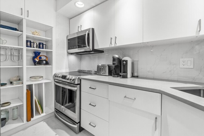 Building Photo - 2780 S Ocean Blvd