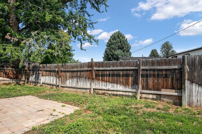 Building Photo - 2bd, 1b Cozy Home awaits in Boise Bench!