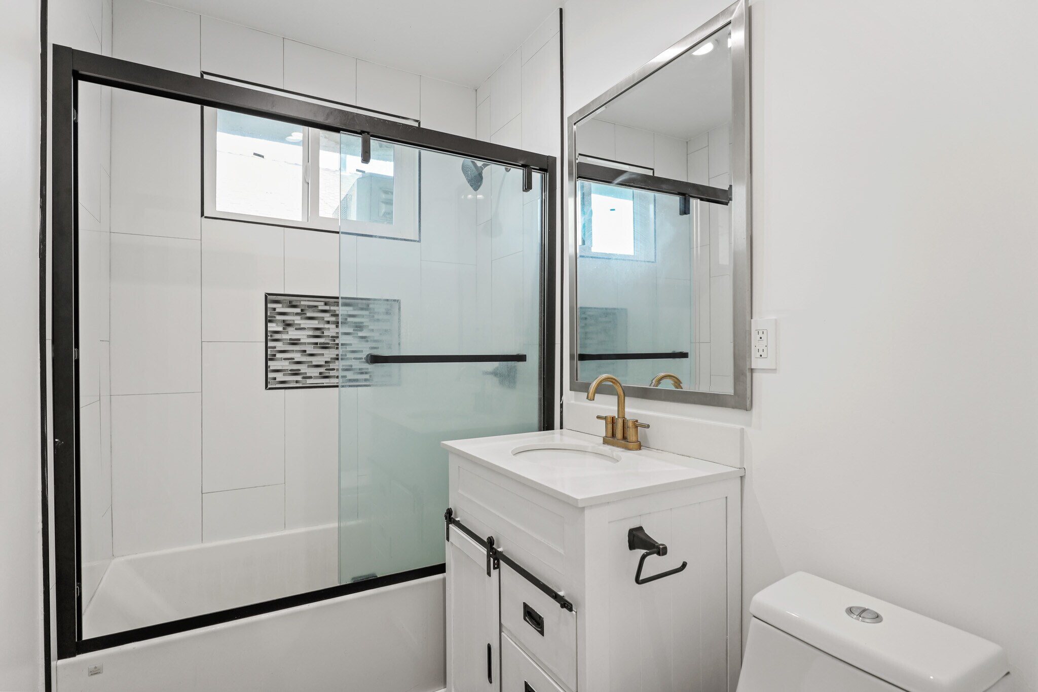 Building Photo - 1352 W 36th St