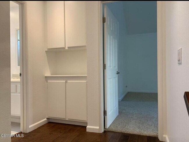 Building Photo - 924 Thistlegate Rd